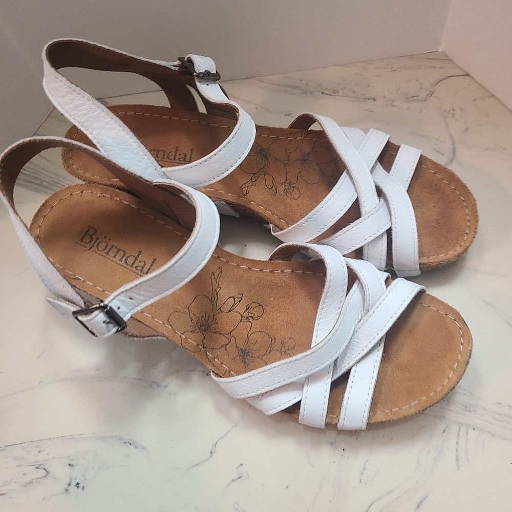 Bjorndal's Lily Wedge Women's Trendy Popular Spring/Summer White Sandals Sz 11M